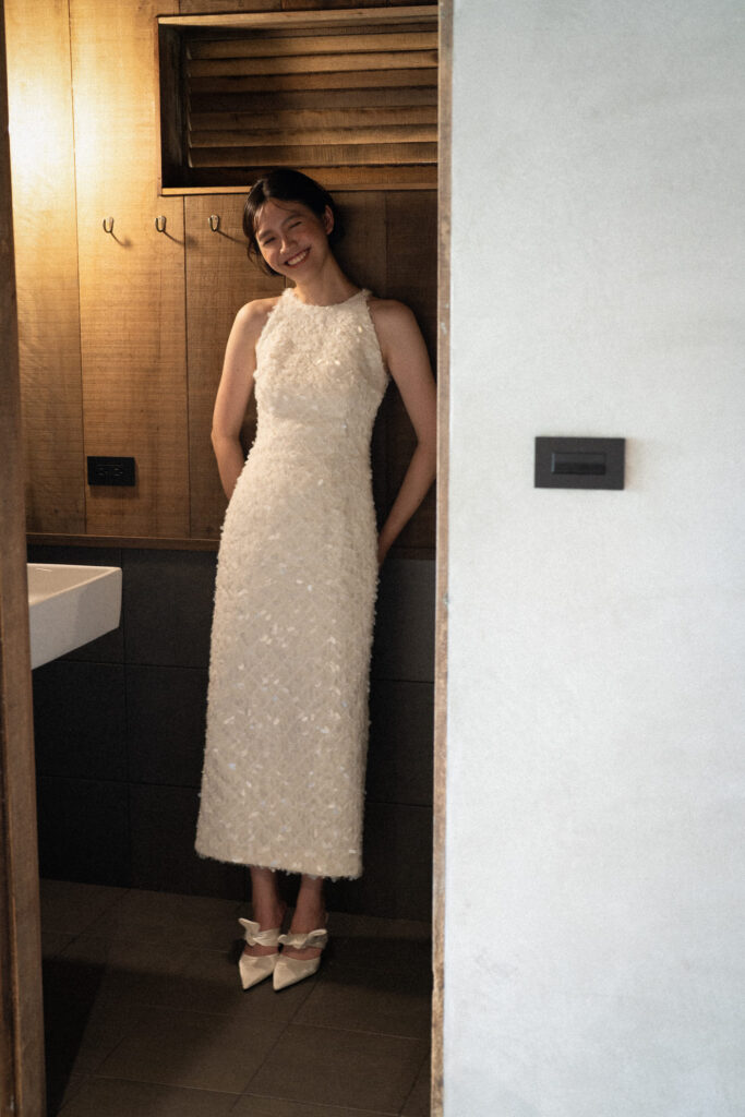 極光白・滿版亮片削肩輕婚紗 (1)