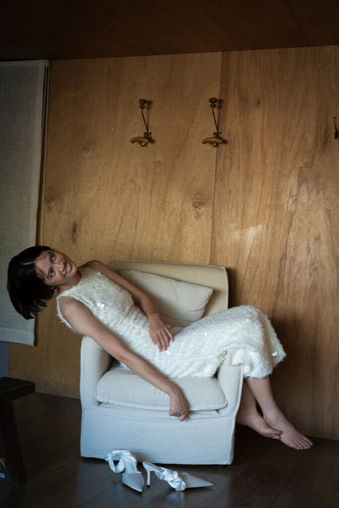 極光白・滿版亮片削肩輕婚紗 (5)