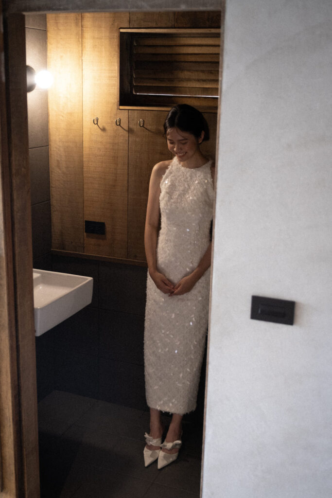 極光白・滿版亮片削肩輕婚紗 (6)